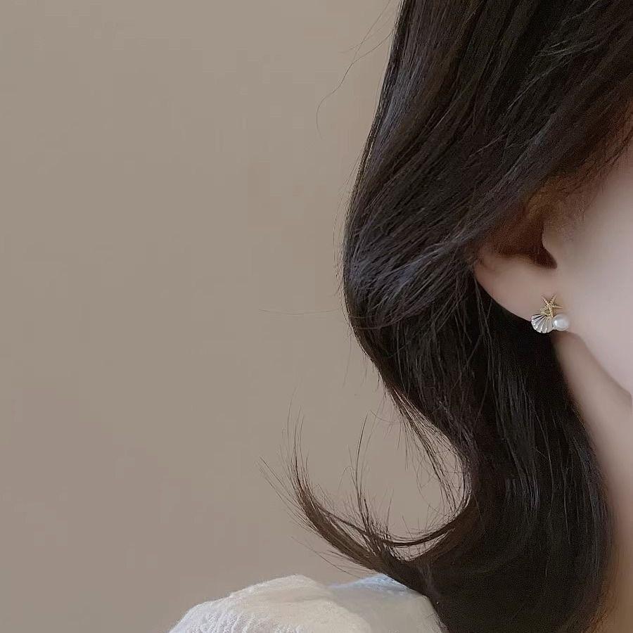 Ocean-Themed Asymmetric Stud Earrings – Starfish and Seashell Pair with CZ & Faux Pearl, Boho Beach Jewelry Gift