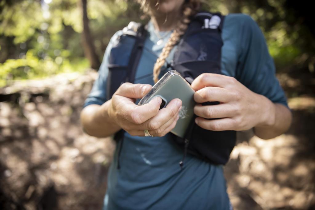 Salomon ADV HYDRA VEST 8 Hydration Size L Bag, Black,