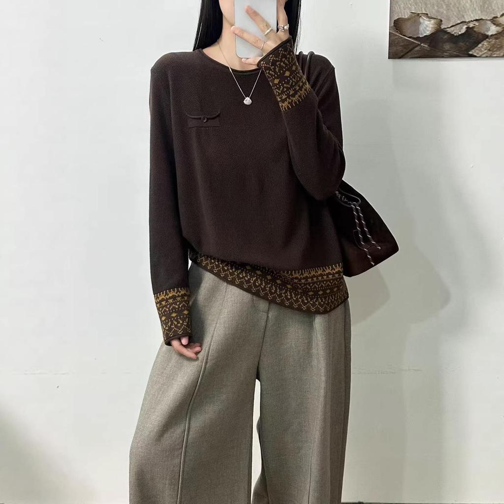 Solid Color Retro Distressed Crochet Appliqué Knit Sweater - Loose Round Neck Pullover for Women (Spring 2026)