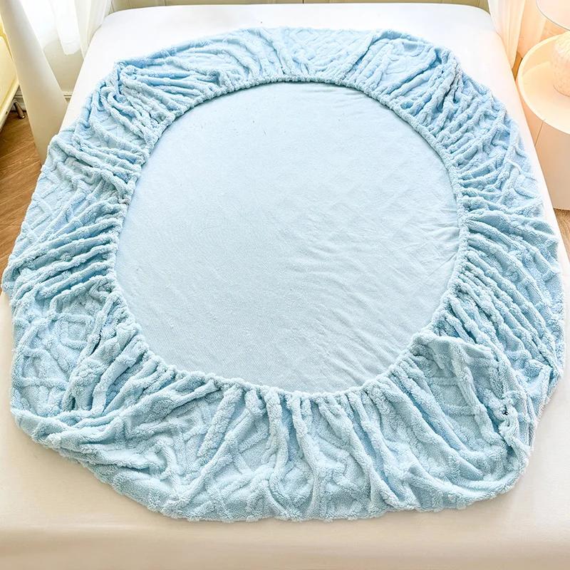 Prošívaný potah na matraci Zimní hřejivý potah na postel Taffetový sametový fleece Ložní prádlo Plyšový Zesílený Napínací prostěradlo Queen King Size Dekor