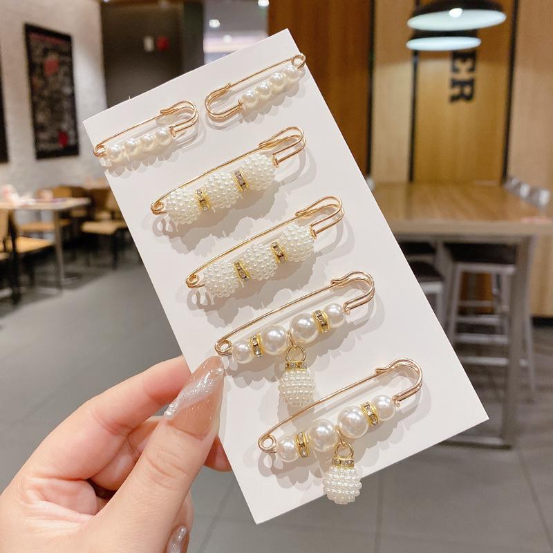 Pearl Smiley Face Brooch Pin - Cute Anti-Exposure Women's Collar Accessory