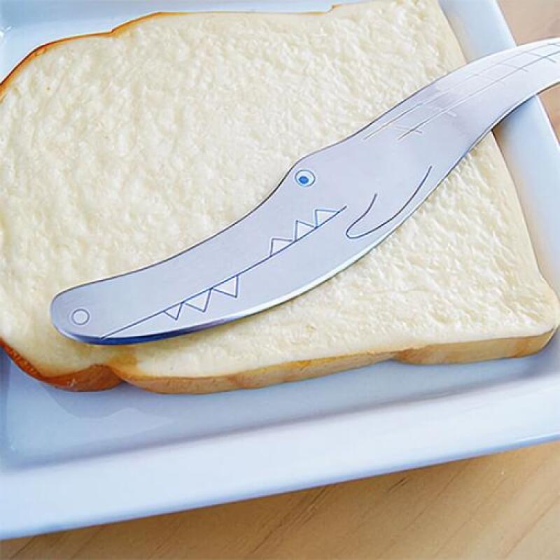 1 Minimal Alligator-Shaped Butter Knife