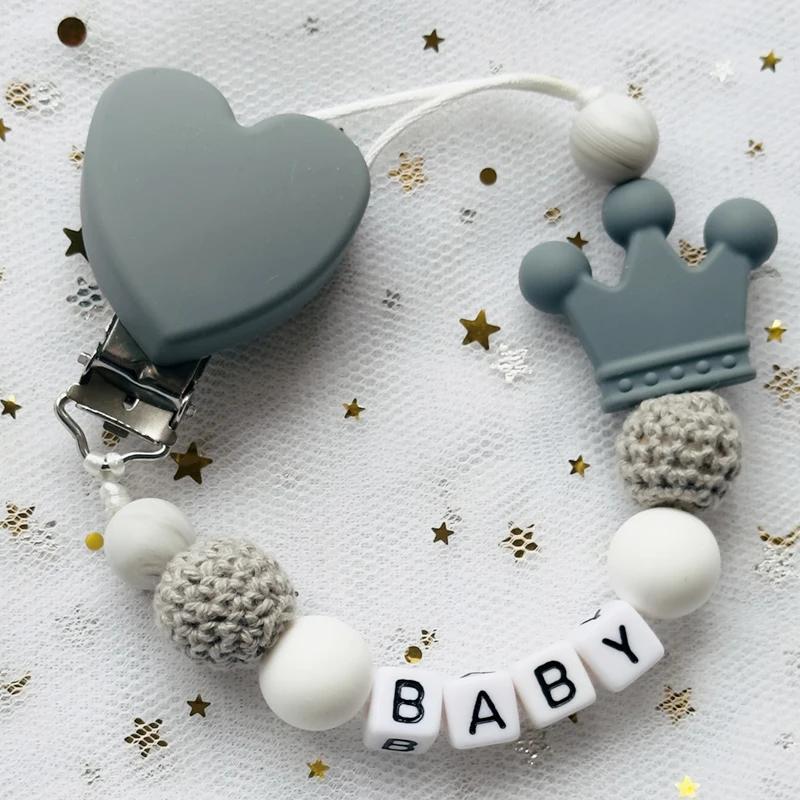 NEUER Individuell Personalisierter Name Schnullerkette Handgefertigte Buchenholz-Kette Silikon-Kronenhalter Schnuller Baby Zahnungsspielzeug Kauspielzeug Geschenk