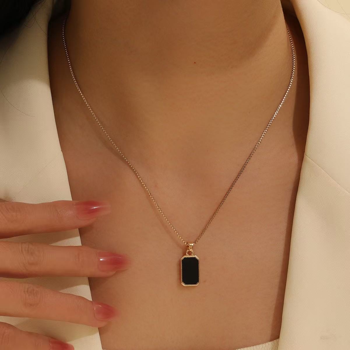 

1PCS Fashionable And Simple Rectangular Shape. Bachelor s Hat Sunflower Smiling Face Women s Necklace Pendant. Exquisite Aifts F 45cm