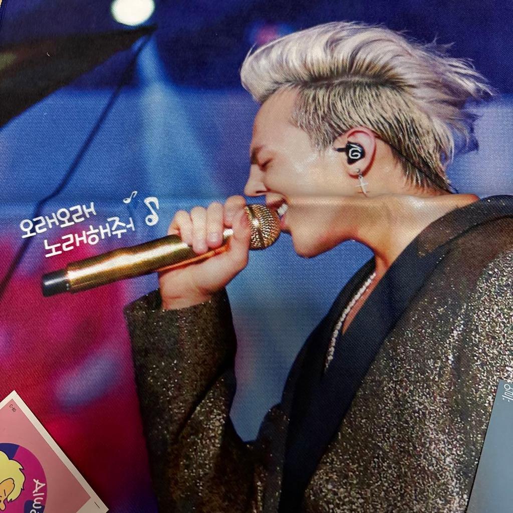 [USED] BIGBANG GD Tapestry Stickers Badges Postcards Cased