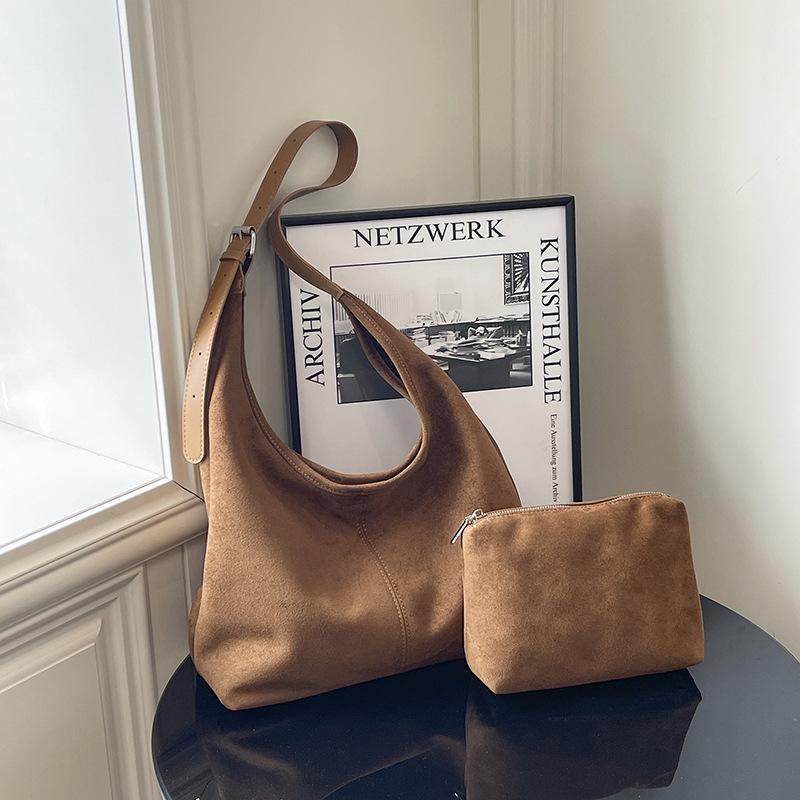 Large-capacity bag women's new autumn and winter casual shoulder armpit bag high-end commuting