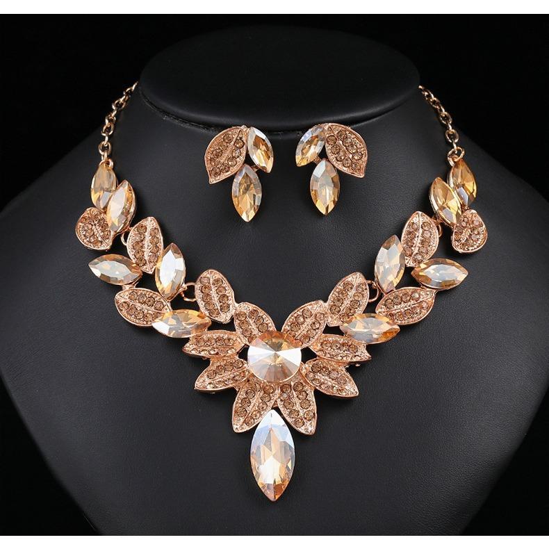 European and American jewelry sets, exaggerated retro necklace sets, female luxury crystal banquet dress accessories.