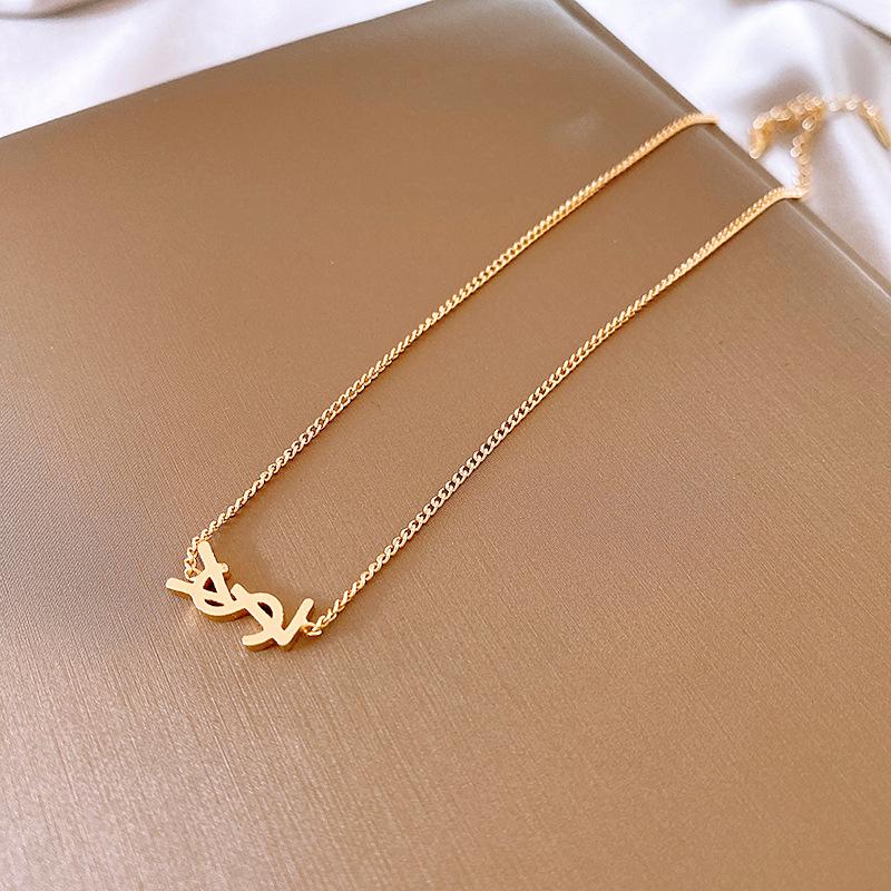 Light Luxury Letter Pendant Necklace Temperament Personalized Collarbone Chain Simple Commuter Item Decoration