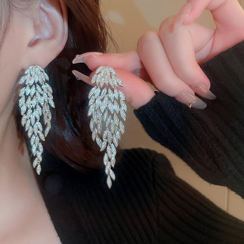 European and American Silver Needle Full Diamond Irregular Earrings Exquisite Luxury Design Earrings Niche Versatile Earrings