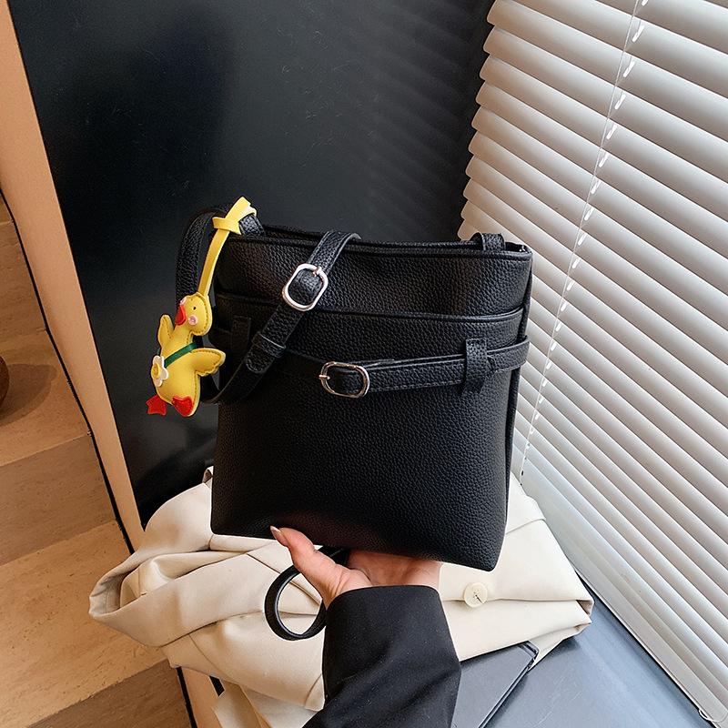 Simple bucket bag women's 2025 new trendy texture messenger bag versatile temperament shoulder bag