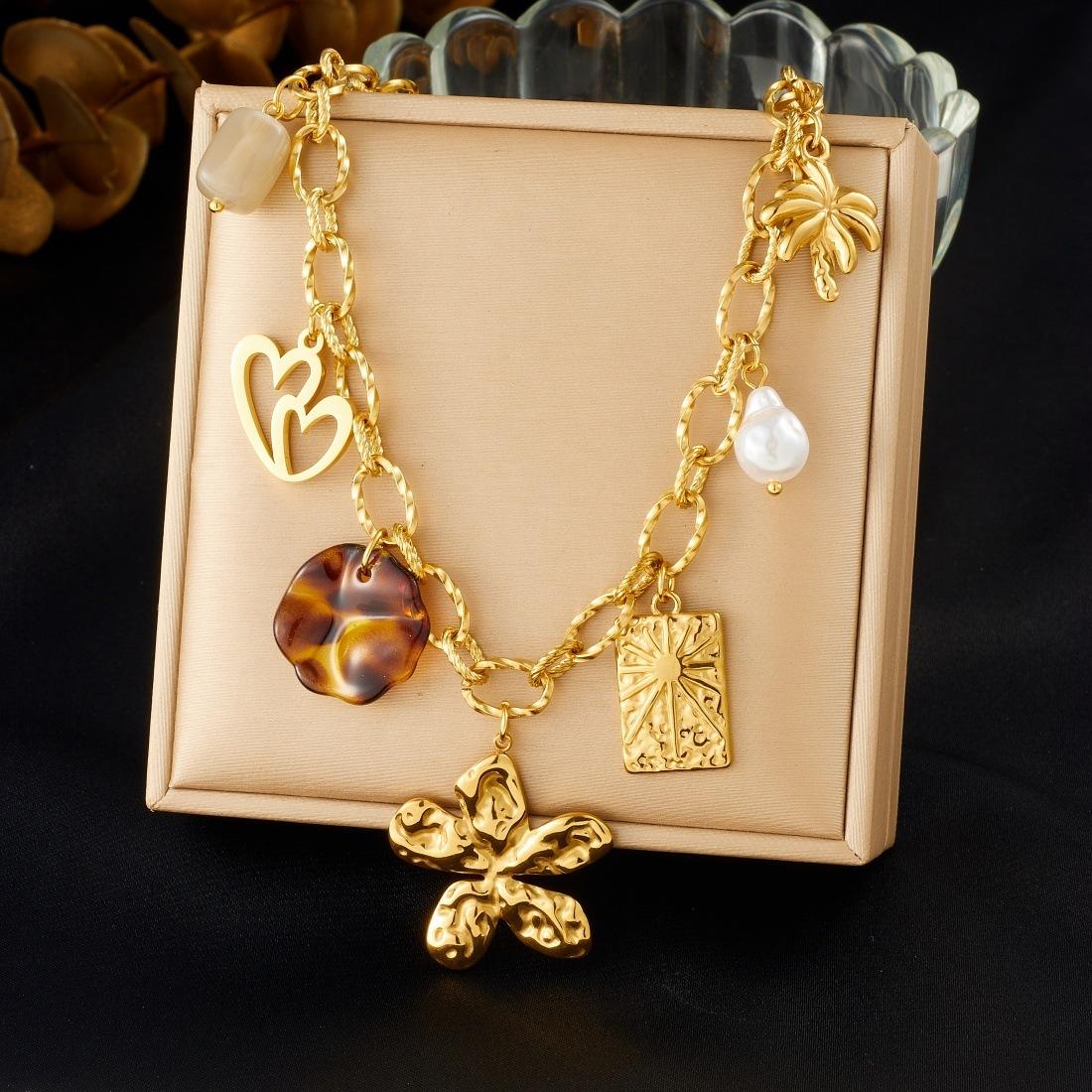 

Fashion Vintage Multielement DIY Gold Pendant Hollow Heart Flower Leopard Necklace
