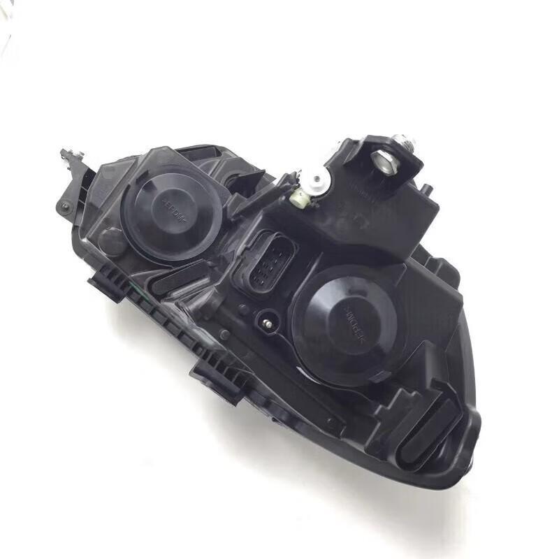 Compatible with Volkswagen 16-18 New Bora Headlight Assembly.