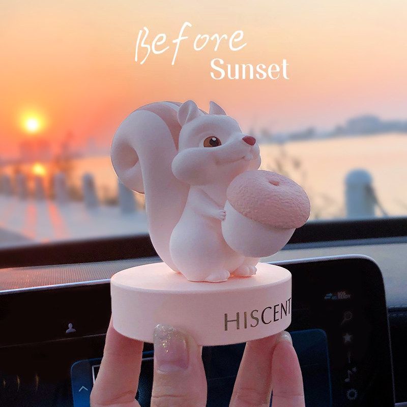 

2026 Car Ornament Cute Little Squirrel Car Air Freshener Dashboard Perfume Decoration Car Interior Accessories for Women Diffuser Stone Apricot Squirrel with 1 Bottle of Essential Oil