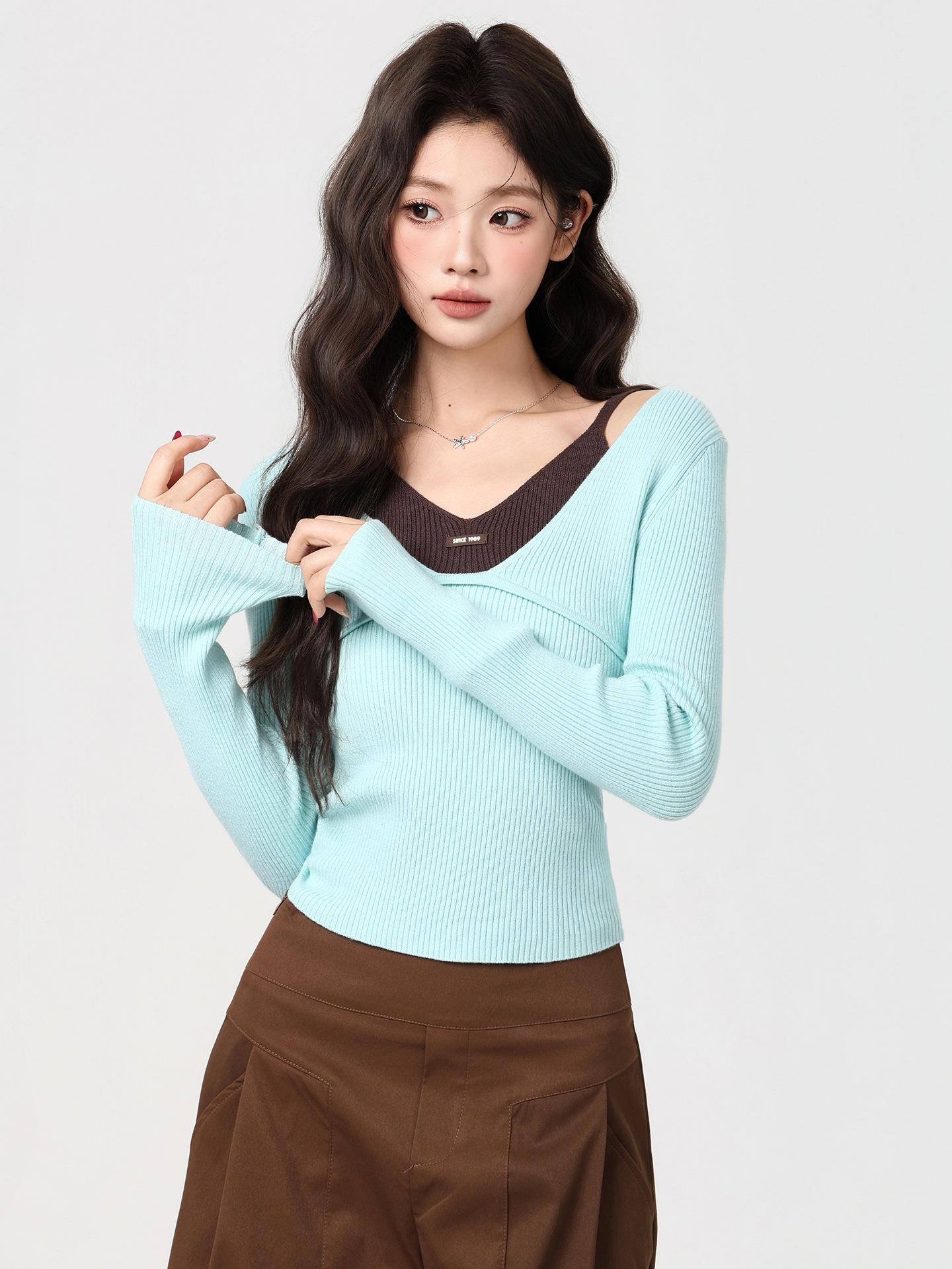 

Mint green pure desire wind neck contrasting color fake two-piece knitted sweater women s autumn and winter waist and thin bottoming One size fits all