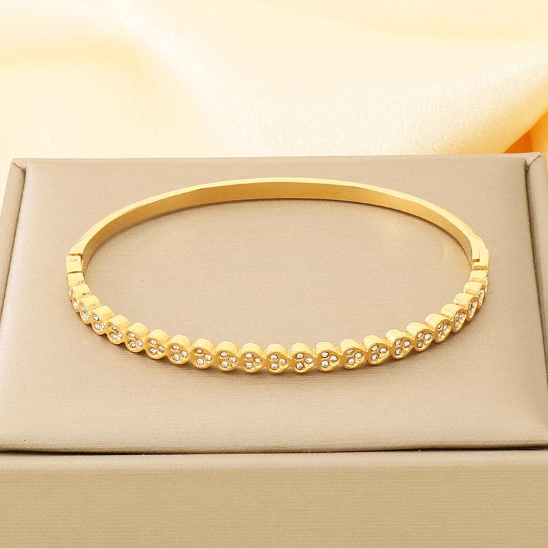 Elegant Rhinestone Heart-Shaped Stainless Steel Bracelet - Chic European & American Style Jewelry