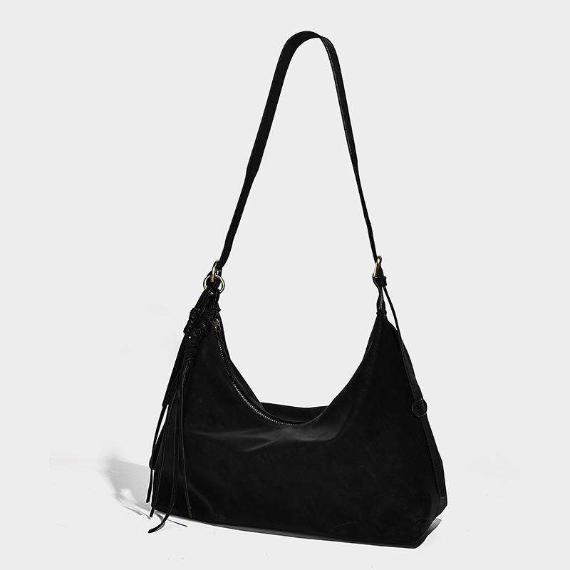 Niche design underarm bag for women, 2025 autumn and winter new model, simple commuter shoulder bag with a matte feel, crossbody bag for women