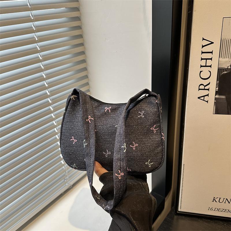 

Sweet niche handbag simple shoulder armpit bag new printed pleated crescent bag women чёрный