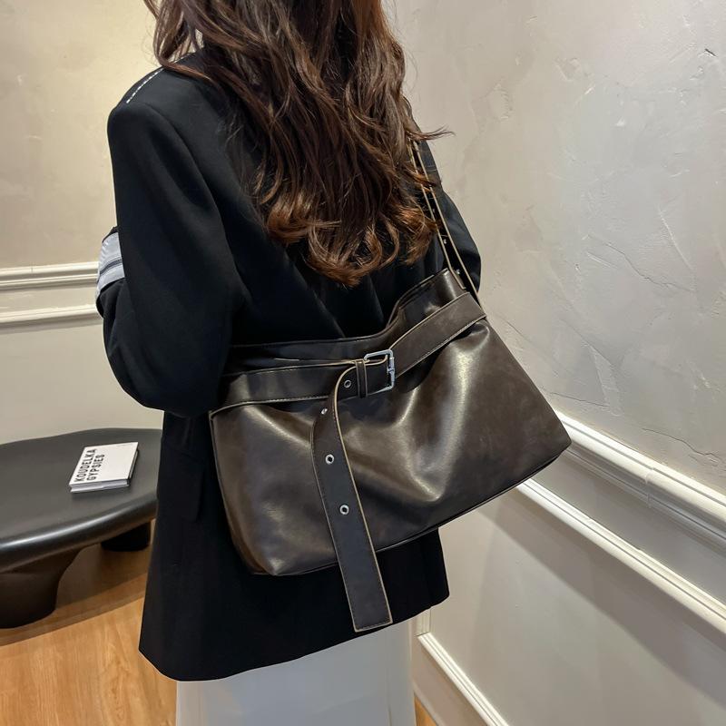 Soft leather retro locomotive bag Spice girl premium feeling shoulder oblique span bag multi-compartment large capacity tote bag women