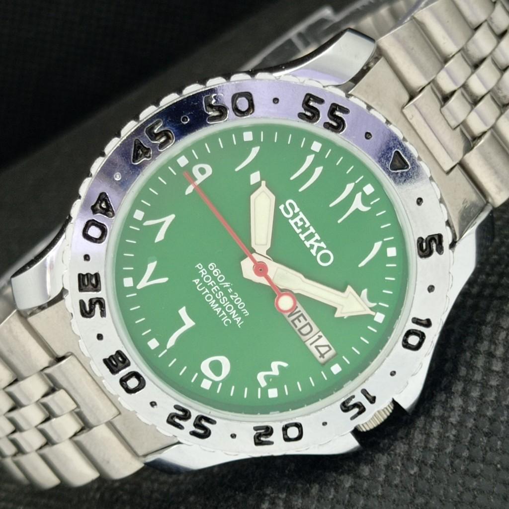 

REFURBISHED VINTAGE SEIKO 5 AUTO JAPAN MENS ARABIC GREEN WATCH 587c-a308892-9 SKU587c-a308892