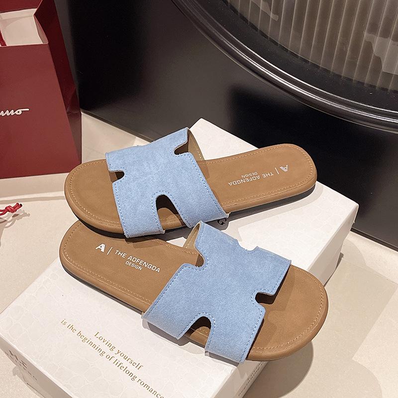 Slippers Women's Summer Wear New High-end Soft Flat-bottomed Beach Sandals Fashion One-word Sandals