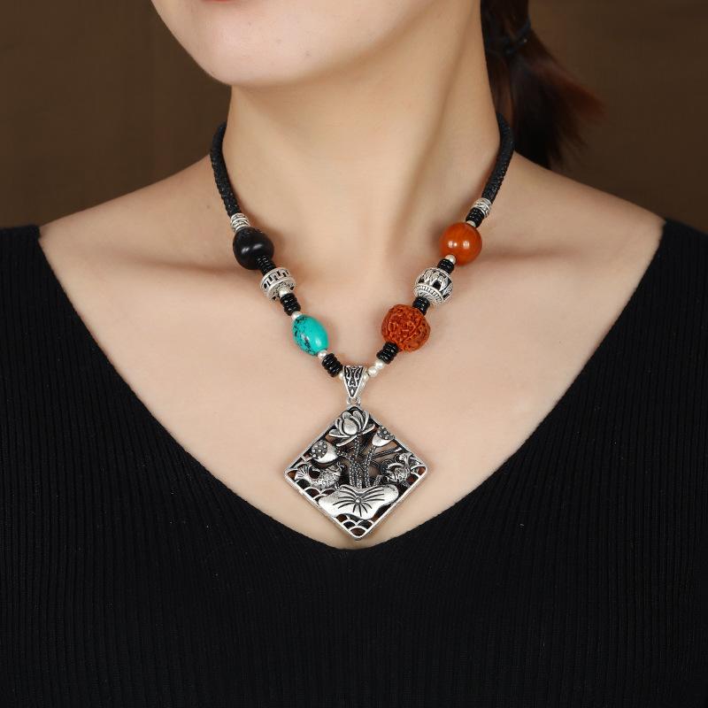 Retro imitation silver jewelry short collarbone chain women's Tibetan silver beeswax necklace sweater chain cotton and linen accessories pendant
