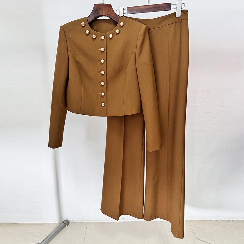 

High Street Fashion Socialite Designer Two-Piece Set: Round Neck Jacket & Long Suit with Button Detail (2026 Collection) M светло-коричневого