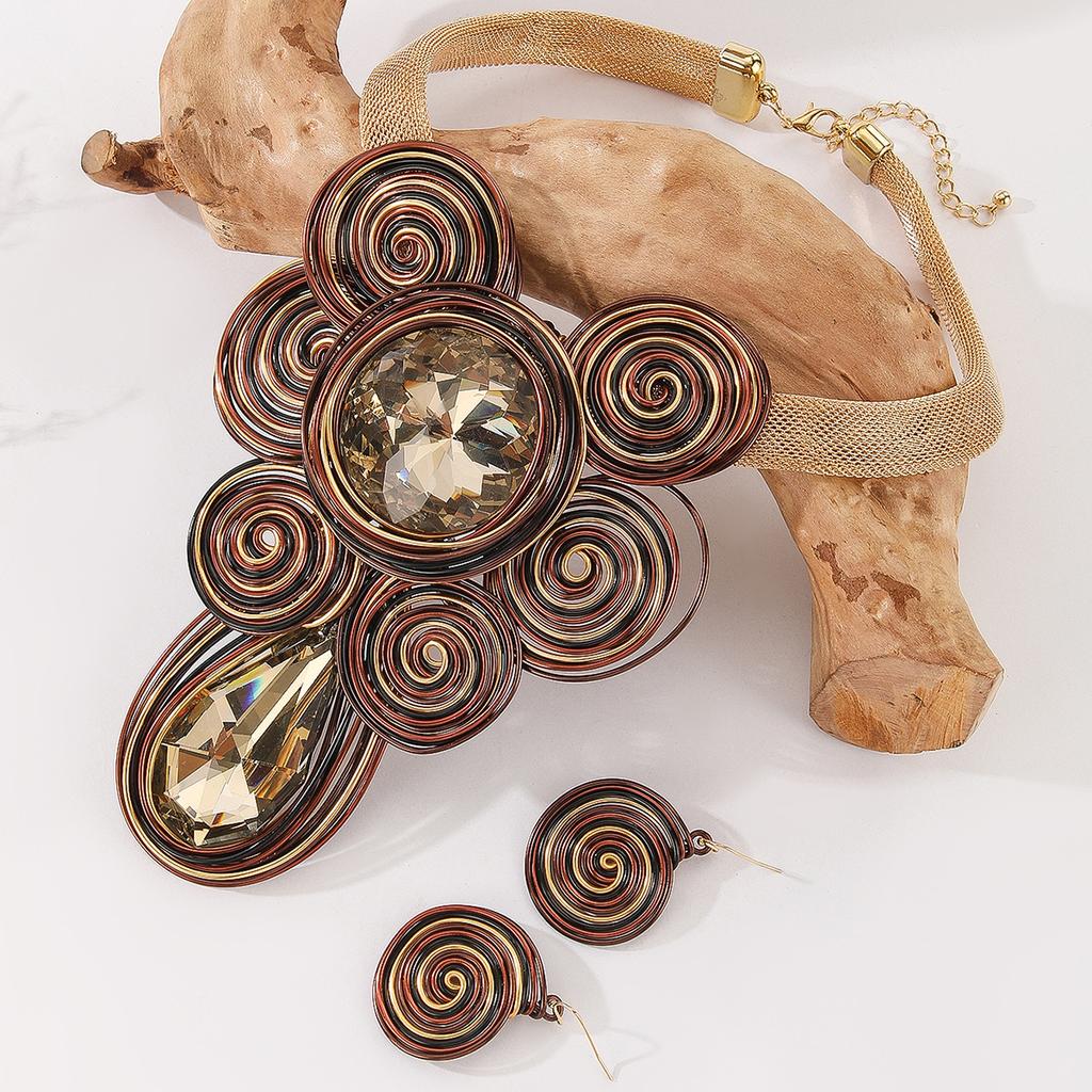 Ensemble de Bijoux Exagérés pour Femmes Collier Boucles d'Oreilles en Fil d'Aluminium Tissé Perles de Cristal