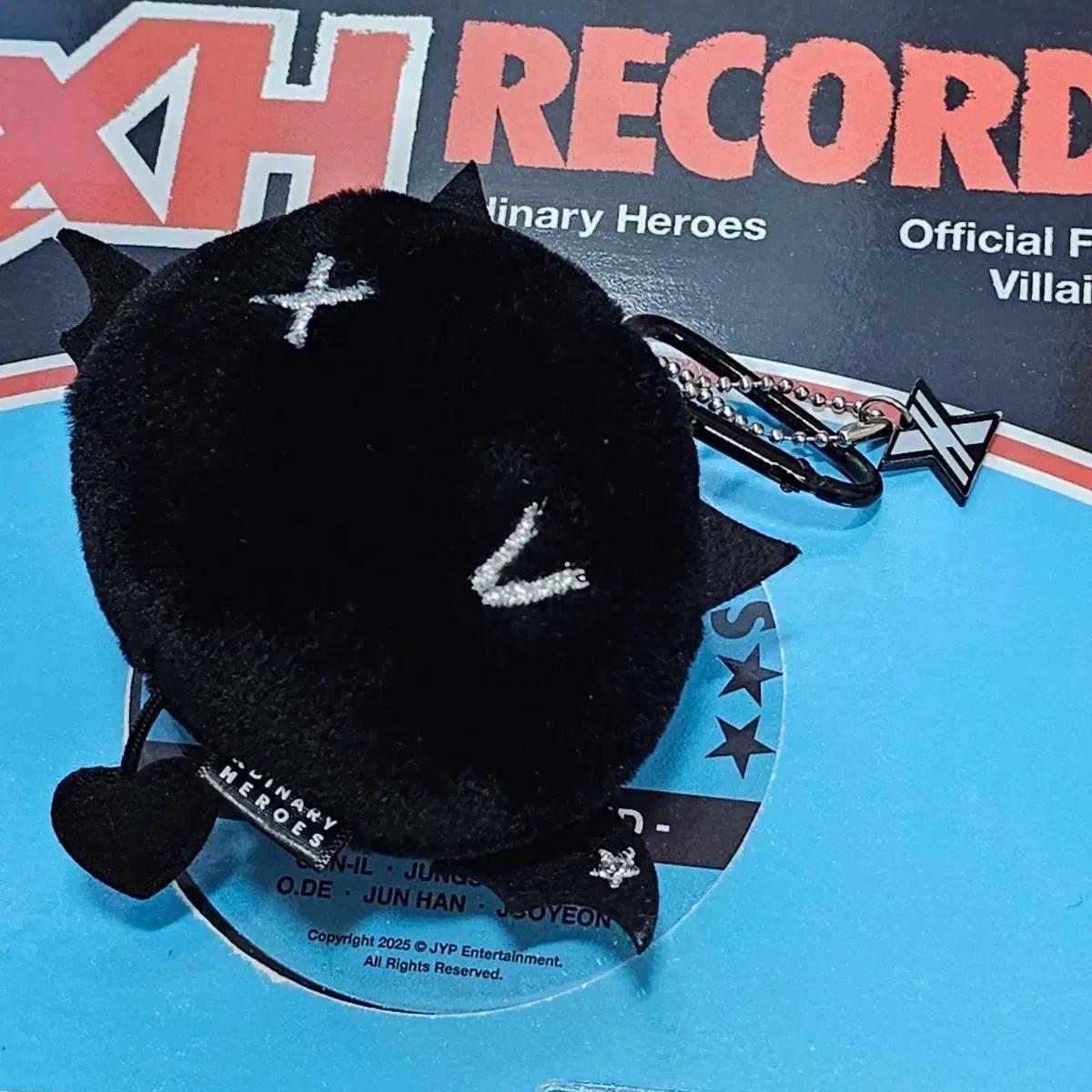 

XDINARY HEROES XDINARY HEROES XDINARY HEROES VILLAINS FLASH KEY RING Used