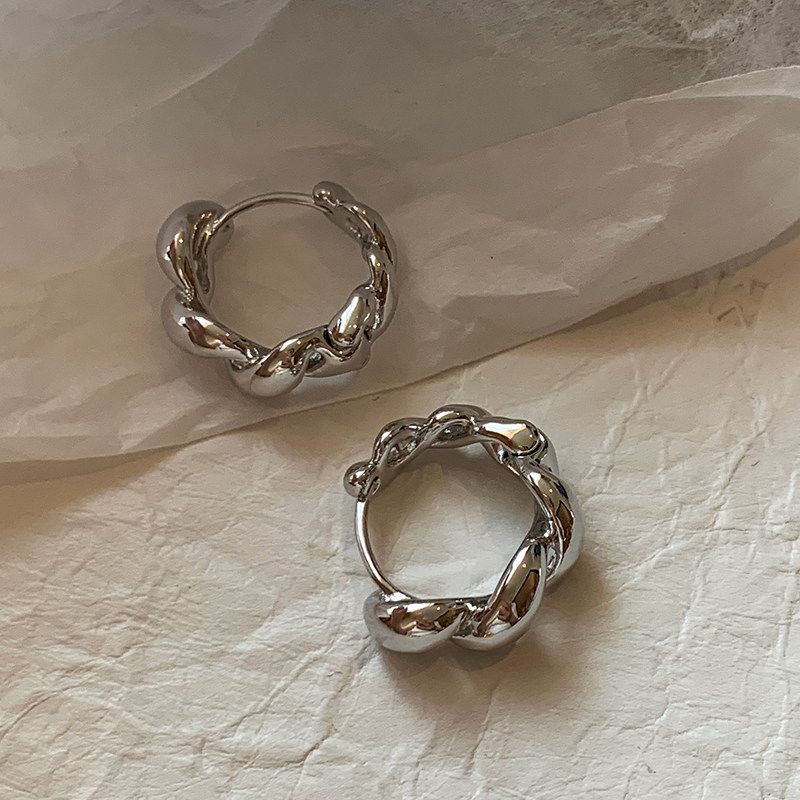 Fashion Retro Gold Silver Cable Stitch Simple Bracelet Earrings Circle Female Accessible Luxury Fancy Ear Clip Earrings Earrings Female Autumn