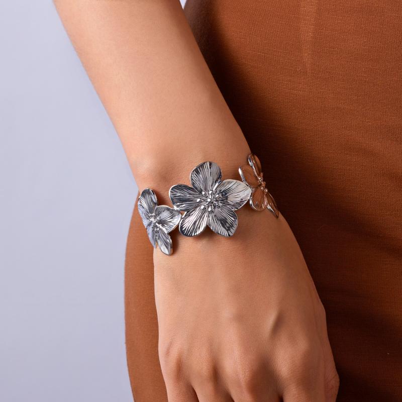 High Quality Alloy Hollow Flower Butterfly Open Wide Bracelet Gold Plated Adjustable Cuff Bracelets For Women Jewelry