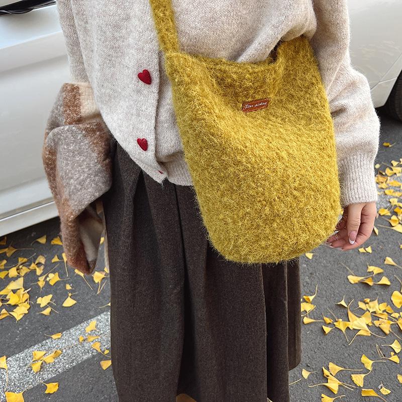

Huge good-looking design plush yellow fruit tree soft plush soft shoulder bag women s oblique span bag tote bag 21*13*26 жёлтый