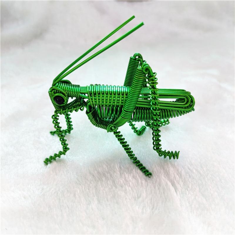 2Pcs Handmade Grasshopper Model Aluminum Wire Model Animal Ornament Creative Iron Wire Ornament