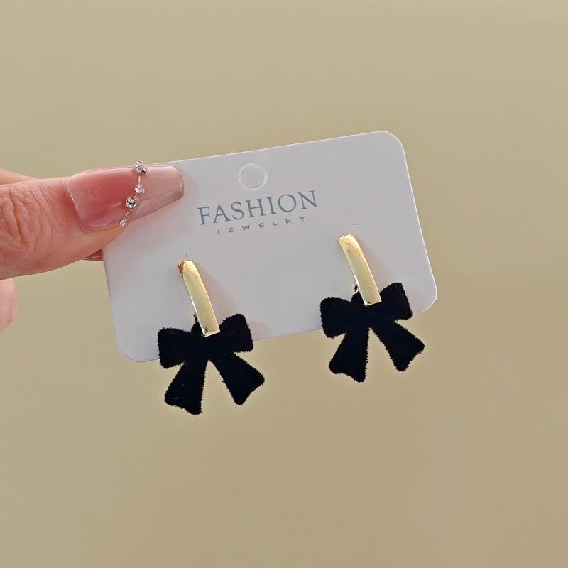 

New Year S Christmas Red Flocking Bow Earrings Female Earrings Are Suitable For The Festive Earrings Of The New Year