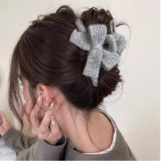 

New Arrival: Luxe Plush Bow Hair Claw for Women - Large Back-of-Head Shark Clip, 5 Yuan Discount