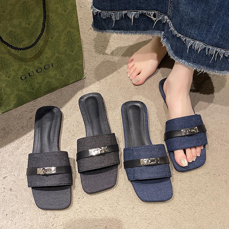 2025 summer new square head open-toe fashion metal lock with flat bottom outer wear versatile low-heeled cool slippers women