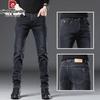 Men's Straight-Leg Stretch Denim Jeans