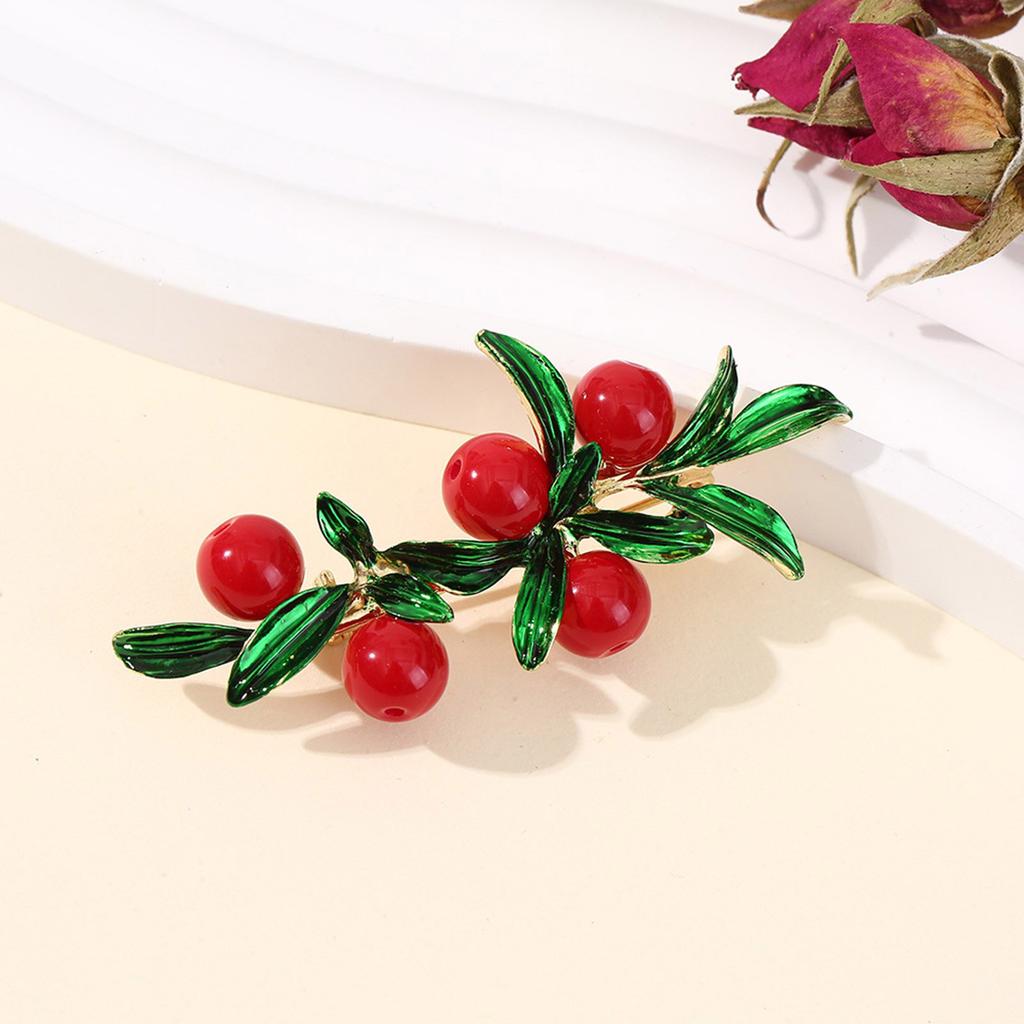 Lightweight Alloy Cranberry Brooch Fashion Accessory Pin For Everyday Wear And Stylish Occasions With Lasting Shine