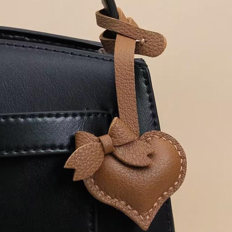 

Simple Solid Color Pu Leather Love Bow Key Chain Key Ring Pendant Versatile Backpack Decoration Accessories Gifts білий