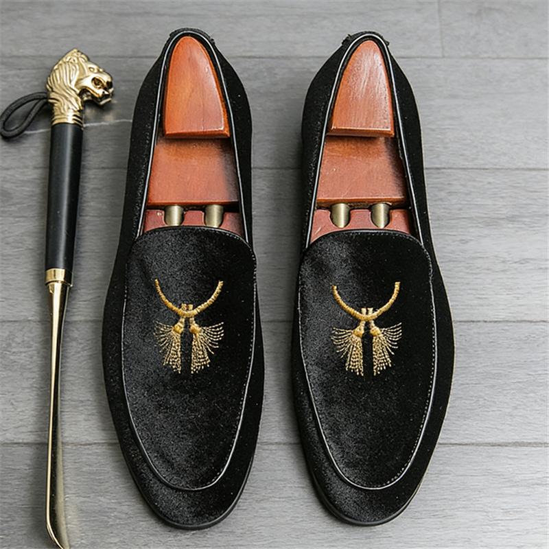 Luxury New Designer Velvet Embroidery Leather Driving Shoes For Men Formal Wedding Prom Dress Homecoming Sapatos Tenis Masculino