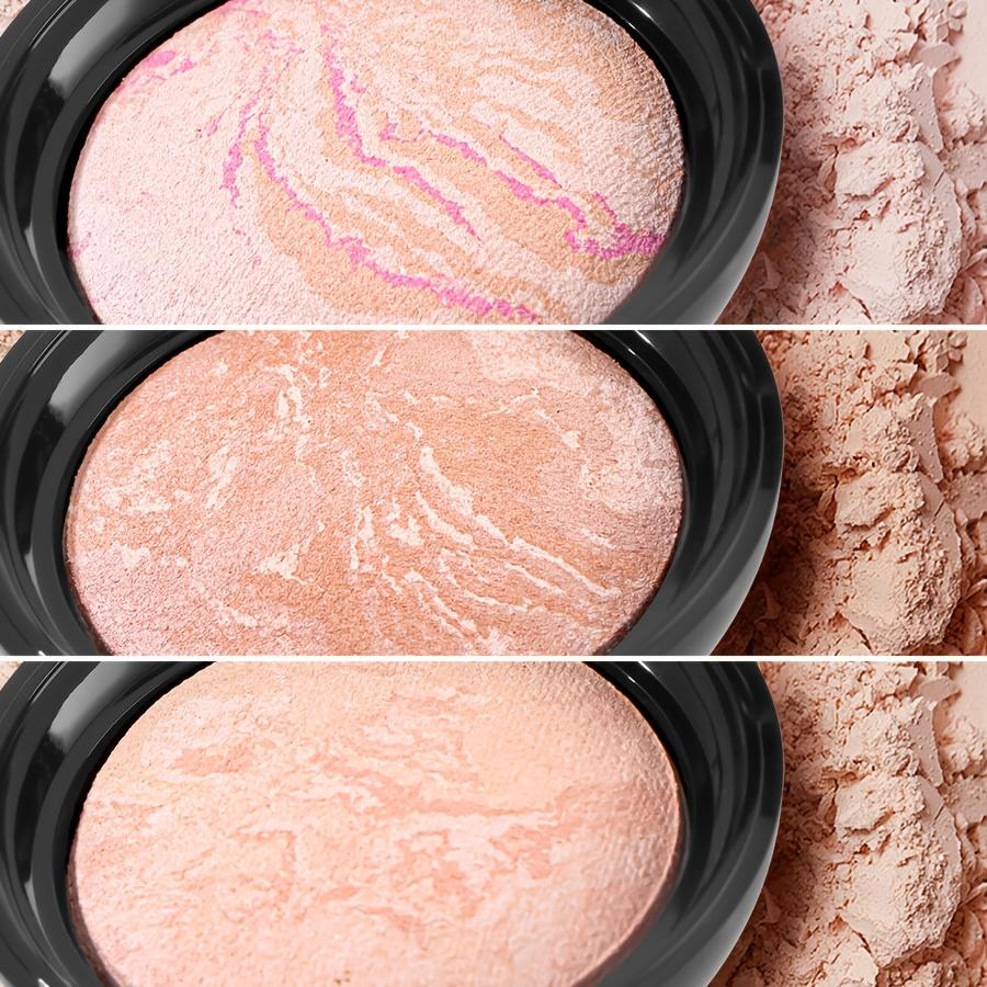 Le fond de teint en poudre crée un maquillage longue tenue pendant 24 heures. Disponible en trois teintes, il s'adapte intelligemment aux tons de peau