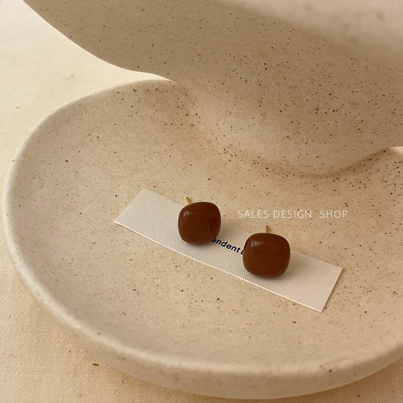 Elegant Square Pearl Stud Earrings for Women - S925 Silver, Versatile, and Exquisite Design