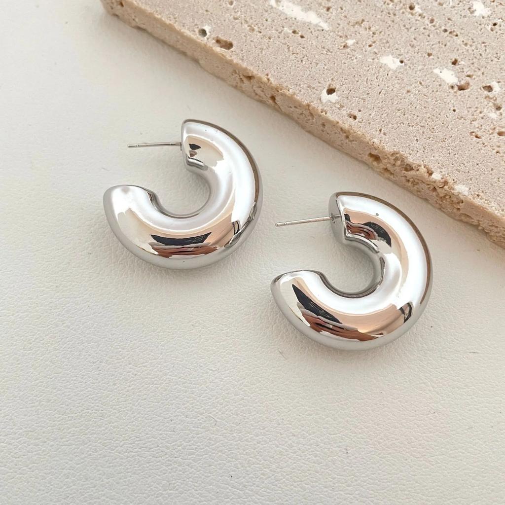 Trendy Circle Twists Earring for Women Simple Temperament Hyperbole Gold Ear Daily Wear Jewelry Party Earrings for Women