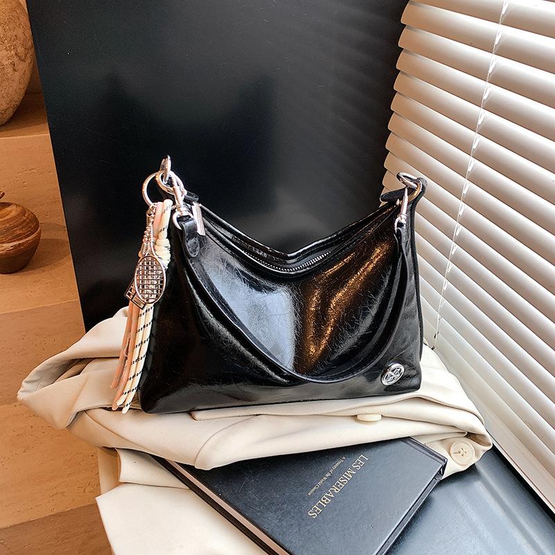 Summer new shoulder armpit bag fashionable and simple versatile oil wax leather messenger women's bag tote bag