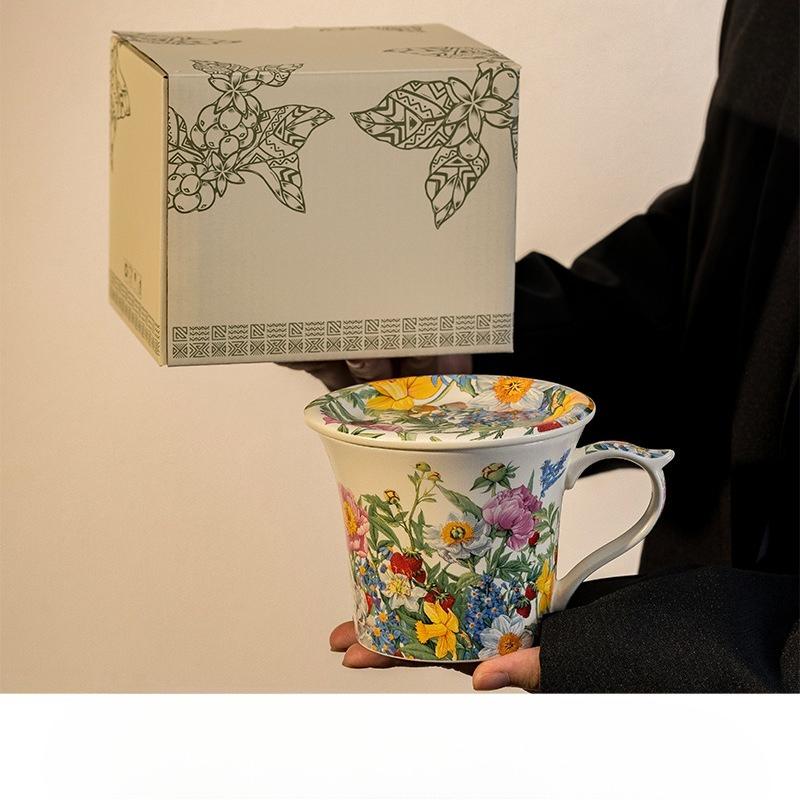

This High quality Ancient Style Mug with A Lid A Niche Water Bottle Cup and A Large capacity Ceramic Water Cup Are Perfect Souvenirs for Girls 450ML