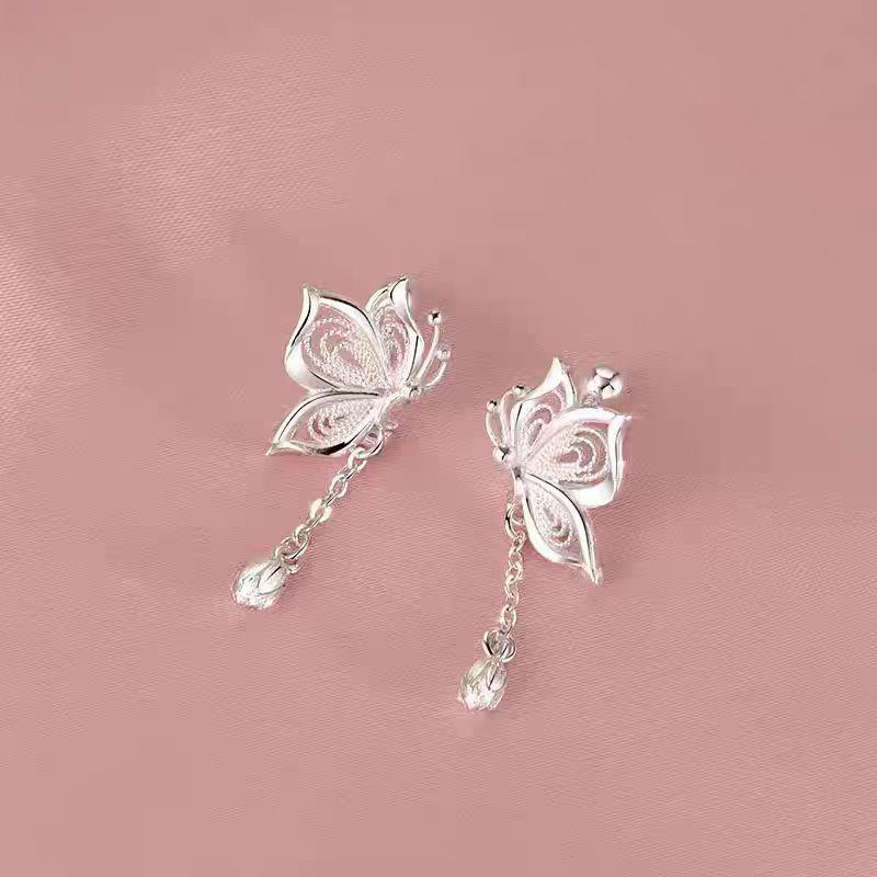 Hollow Lotus Seed Butterfly Tassel Earrings: Women's New Chinese Style, Luxurious Summer 2025 Niche Design.