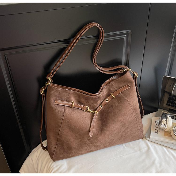 

Retro leopard print backpack women s 2025 new large-capacity fashion shoulder tote bag commuter messenger bag темно-коричневого