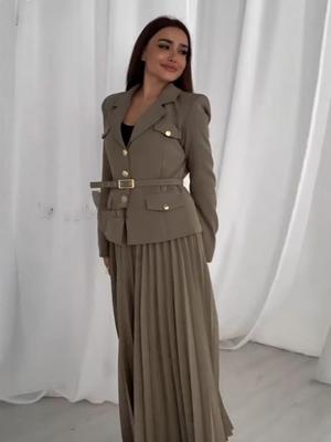 2024 Women's French Fashion V-Neck Suit with Pleated Skirt