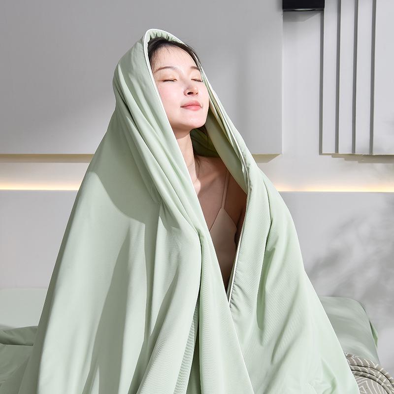 Class A Silk Summer Quilt: Antibacterial, Skin-Friendly, Solid Color for Mother and Baby, Ideal for Air Conditioning, Spring, and Autumn.