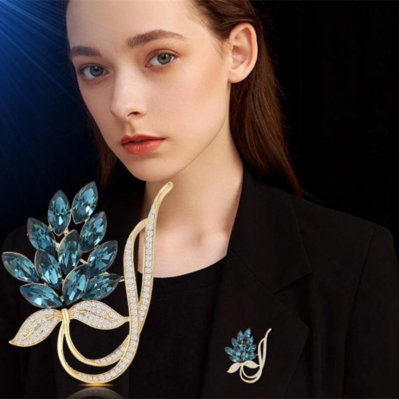 Sparkling   Flower Brooches For Women Clothing Coat Jewelry Accessries Gifts