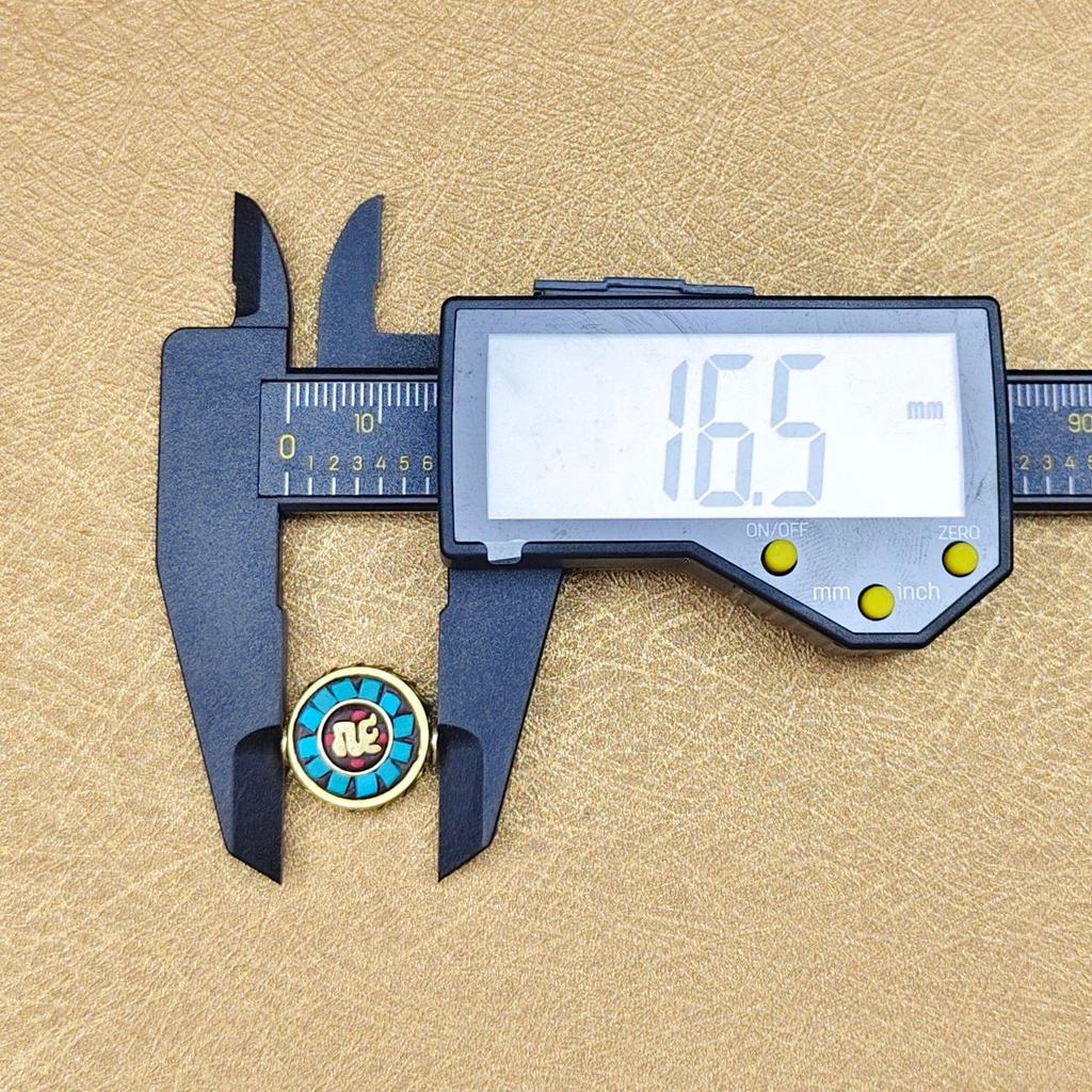 Nepalski Ręcznie Robiony Naszyjnik z Sześciosylabową Mantrą z Mosiężnymi Inkrustowanymi Koralikami